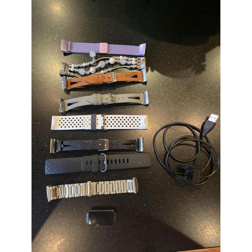 Fitbit Charge 3 + Charger + 8 wristbands